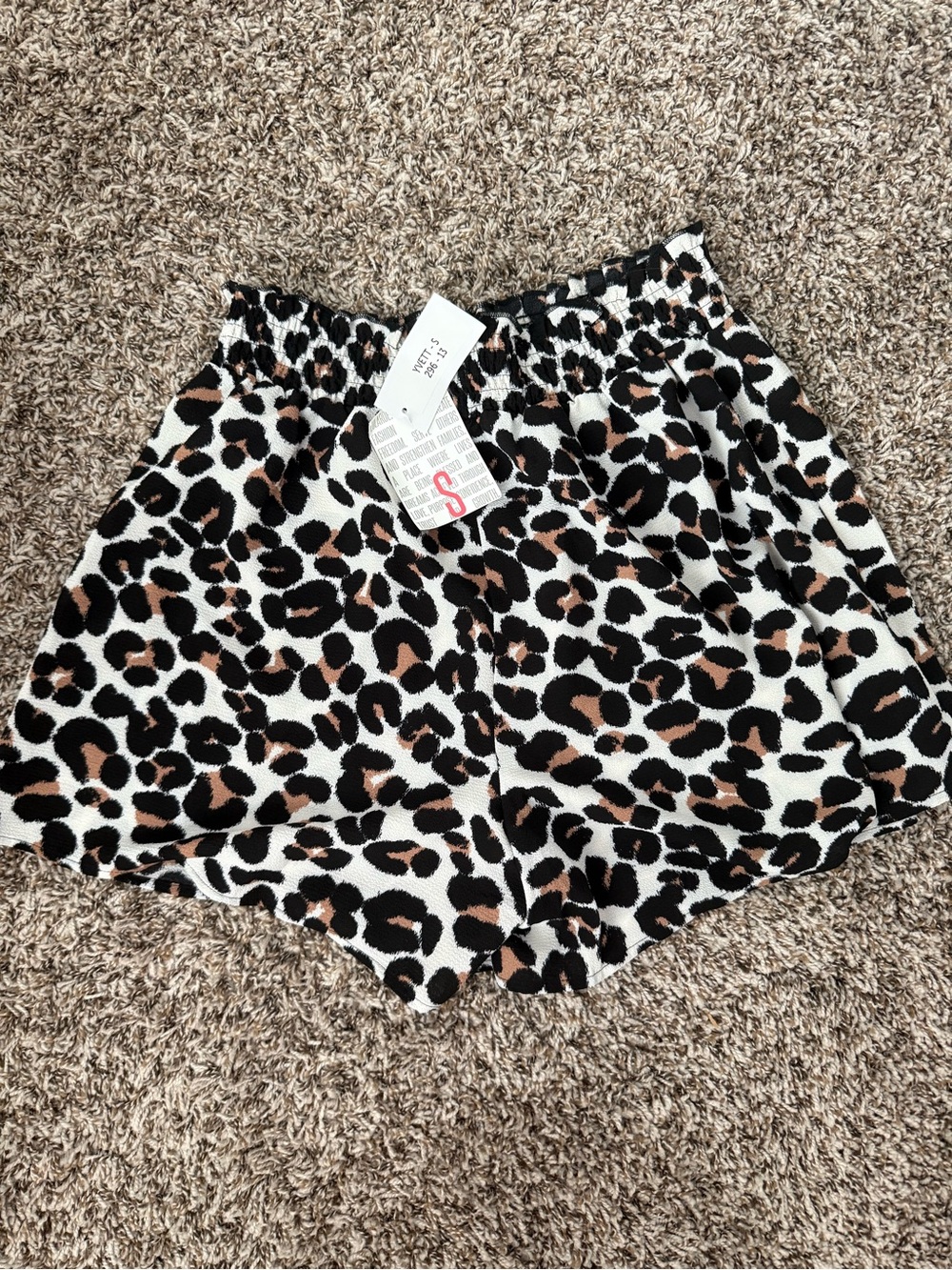 NWT Lularoe small leopard Yvette shorts